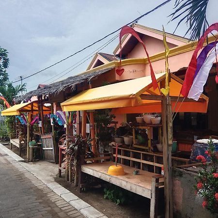 Novita Homestay Bunaken Buitenkant foto