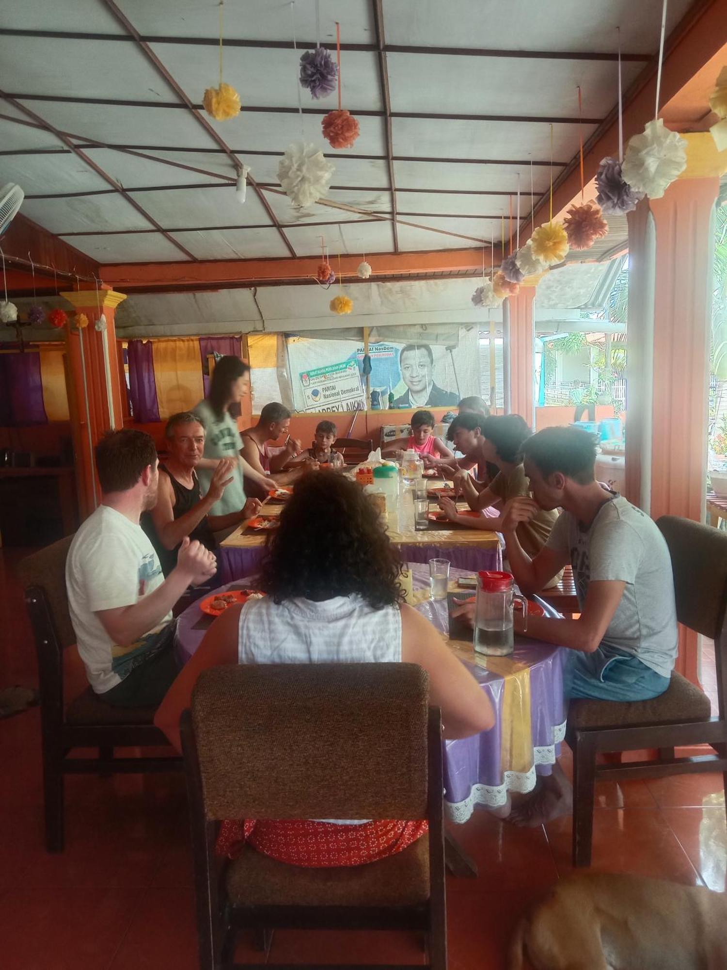 Novita Homestay Bunaken Buitenkant foto