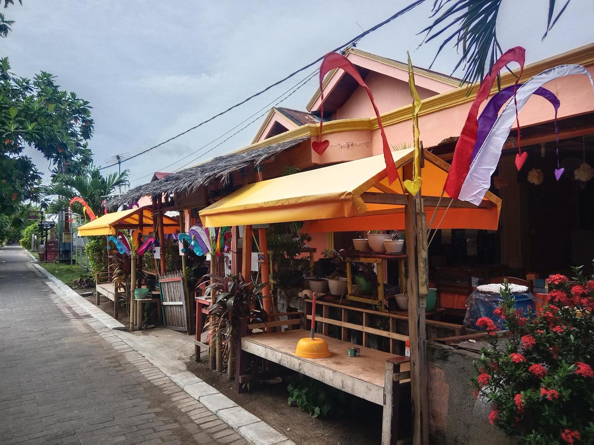 Novita Homestay Bunaken Buitenkant foto