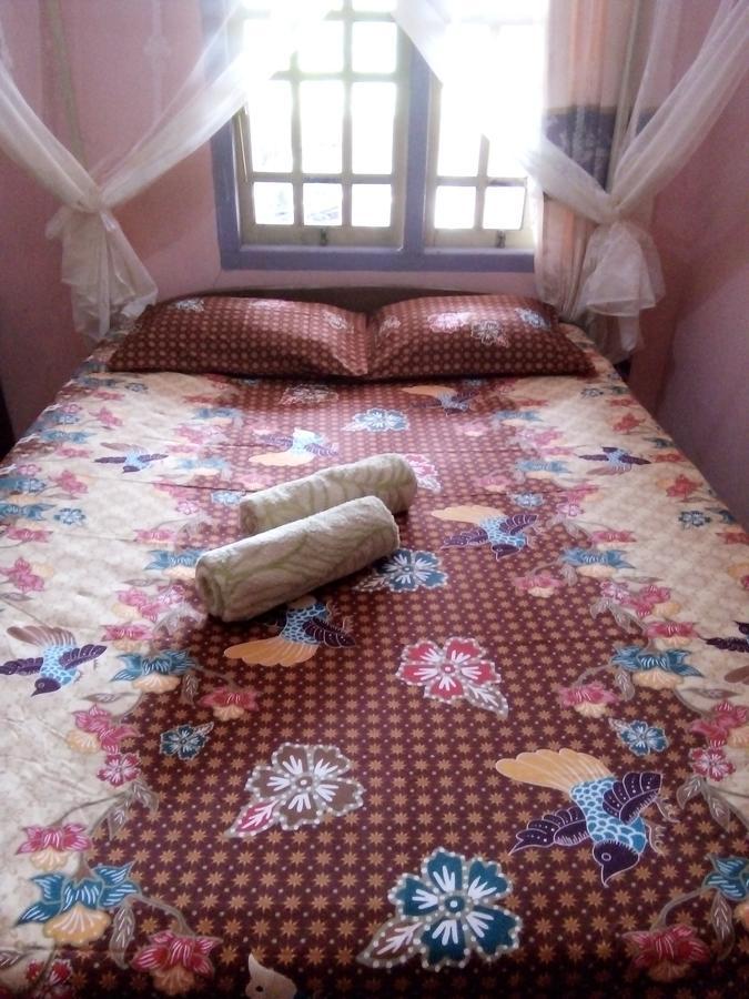 Novita Homestay Bunaken Buitenkant foto