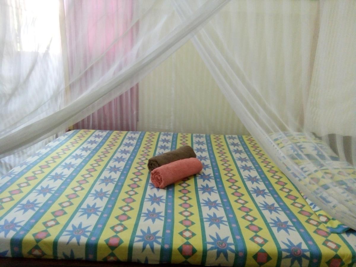 Novita Homestay Bunaken Buitenkant foto