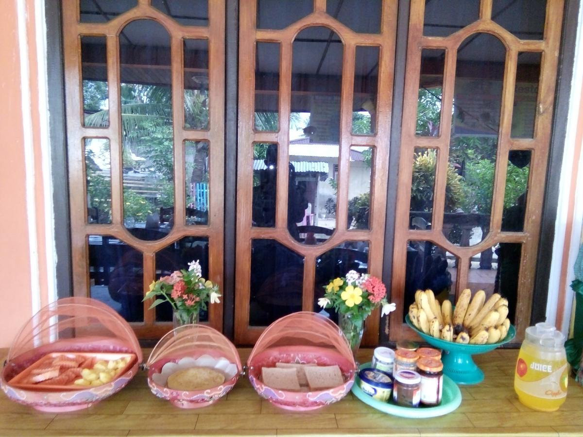 Novita Homestay Bunaken Buitenkant foto