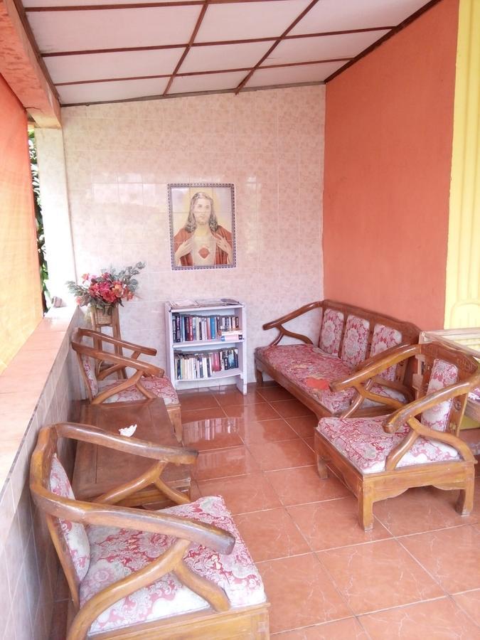 Novita Homestay Bunaken Buitenkant foto