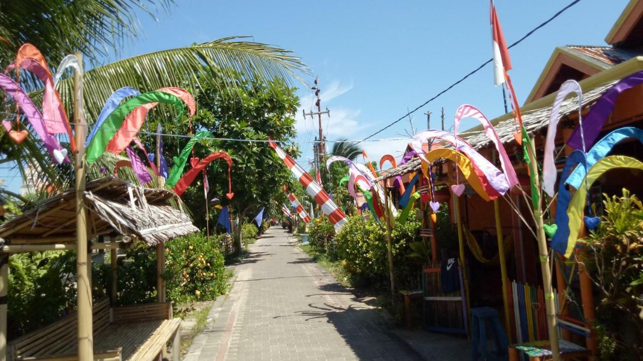 Novita Homestay Bunaken Buitenkant foto